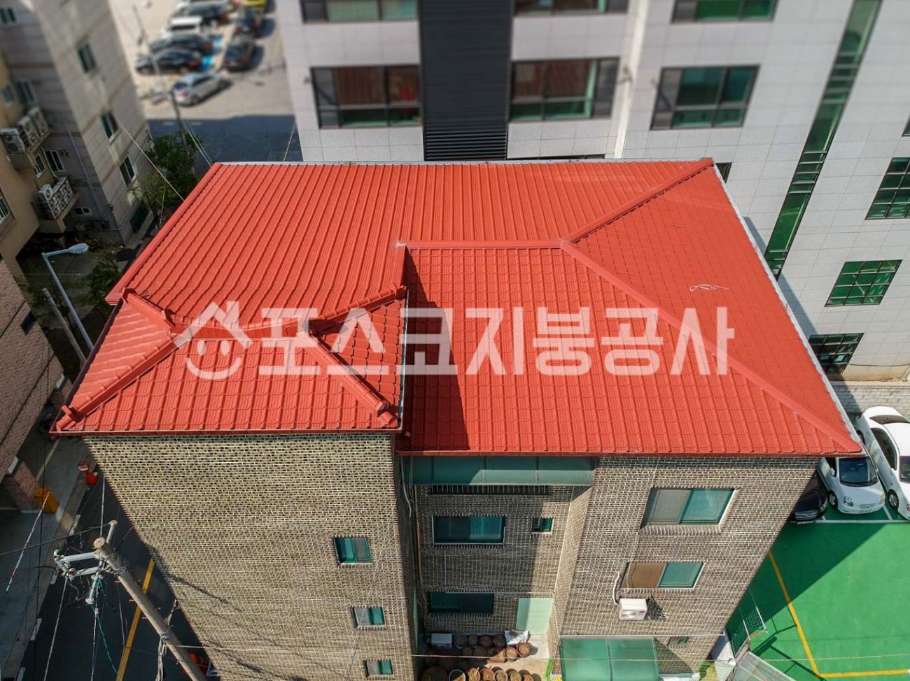 빌라 슬라브 옥상 위에 설치한 칼라강판 지붕형 옥상방수